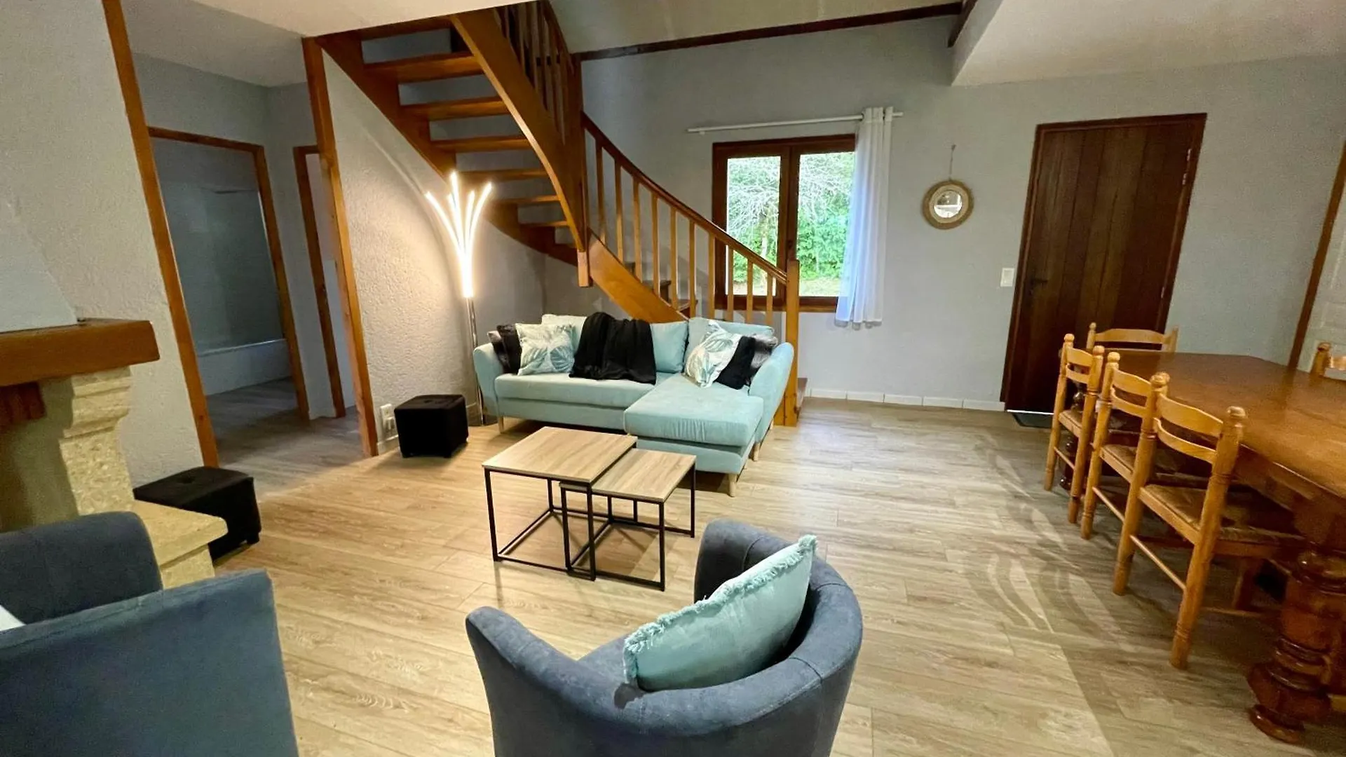 Gite Vue Imprenable Vallee Du Lot, Piscine Privee Calvignac Франция