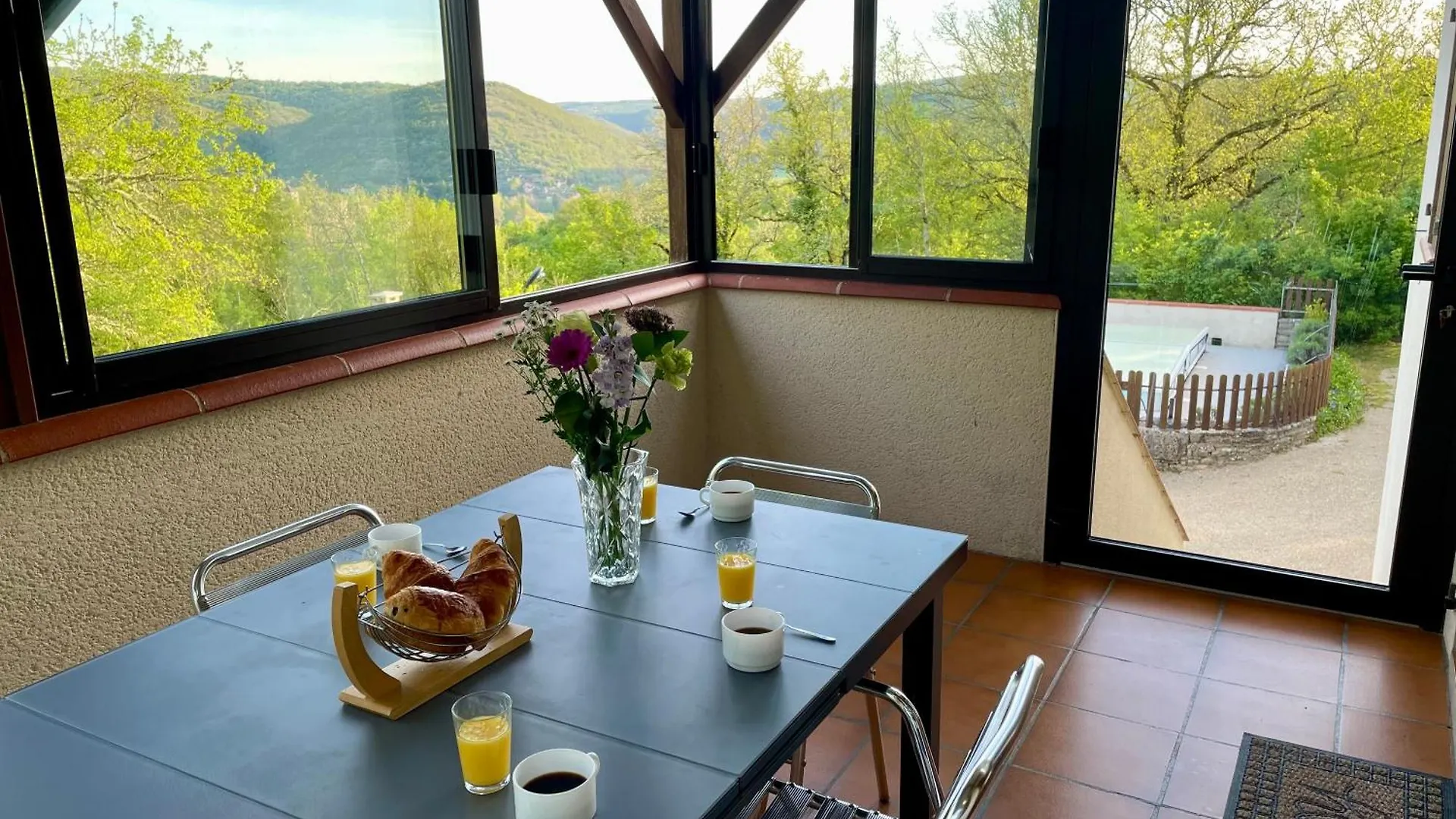 Дом отдыха Gite Vue Imprenable Vallee Du Lot, Piscine Privee Calvignac Франция